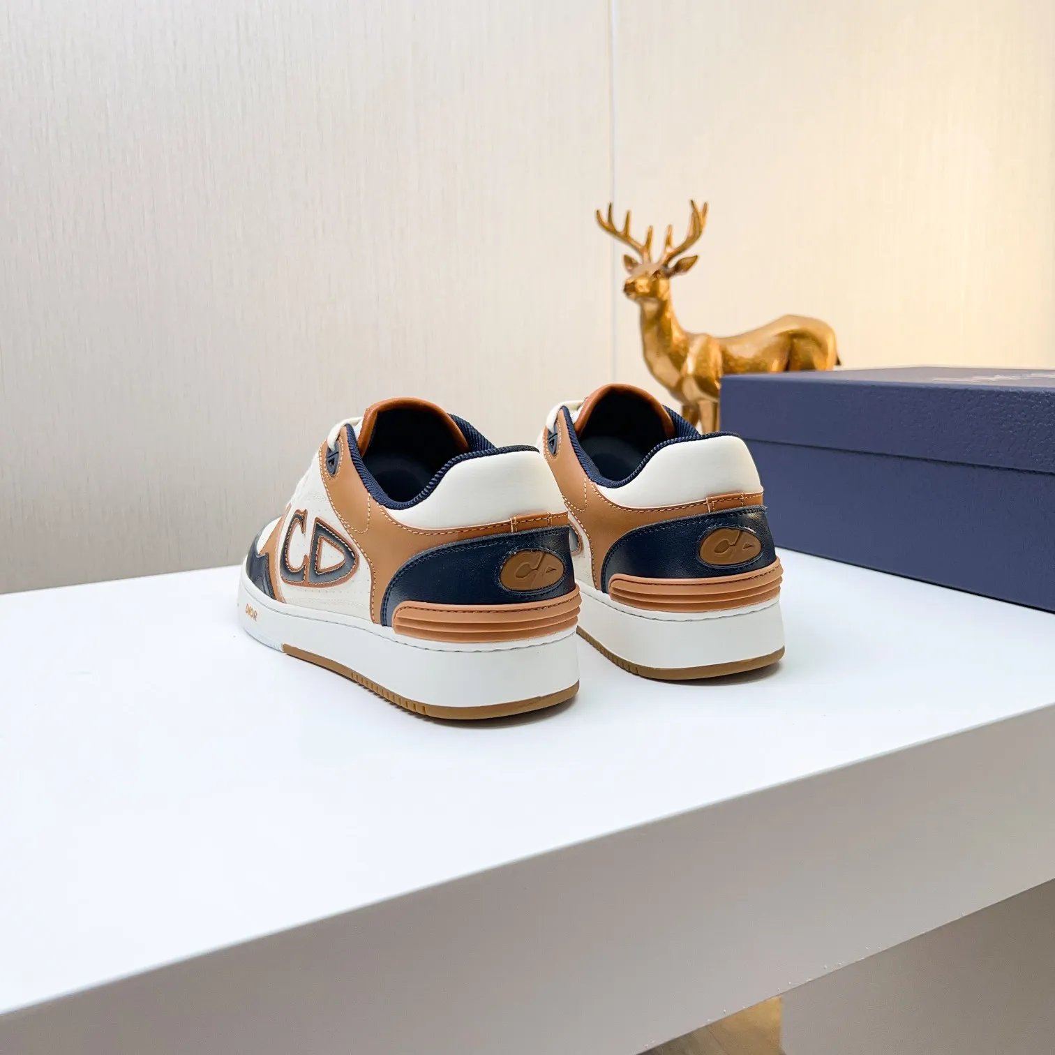Men's Men's Shoes 💰420 [New Style] 🦩🦩Dior - Low-top sneakers 2025 spring men's collection new arrivals [Celebrate][Celebrate][Celebrate], reinterpret the basketball shoe design and become a classic Dior item [strong][strong][strong], carefully crafted in black and cream white smooth cowhide, paired with beige suede, showing leather on the side The CD logo, tongue, sole and back side are decorated with various distinctive details to enhance the style[666][666], while eyelet details, topstitching and rubber panels highlight the dynamic charm of its athletic style[strong][strong][strong]. It has a two-color rubber sole, which can be matched with various clothing to create a refined look. Size: 38 to 44 (45 can be customized